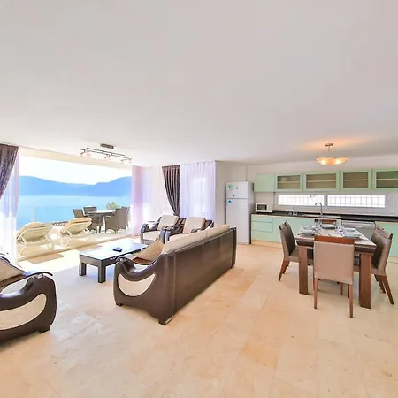 Sleeps 6 Pool Air Con Wifi *