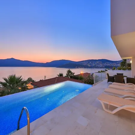 فيلة Sleeps 6 Pool Air Con Wifi كالكان